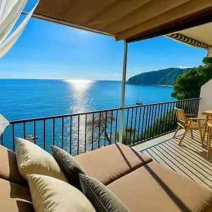 Unparalleled Sea View Appartement